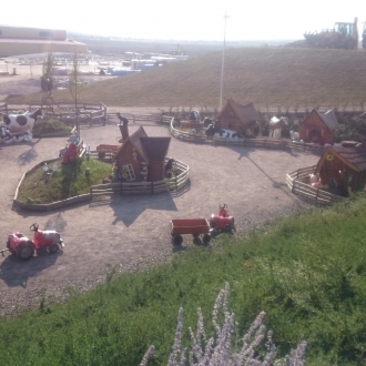 Traktory s valníkem - Zážitkový park Merlins Kinderwelt