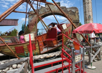 Atrakce zábavního parku Merlin´s Kinderwelt  - Houpací loď